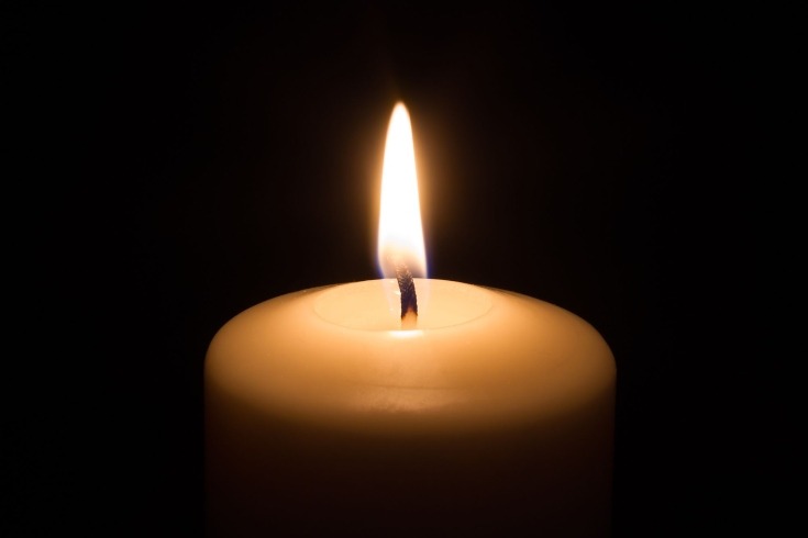 paląca się świeczka